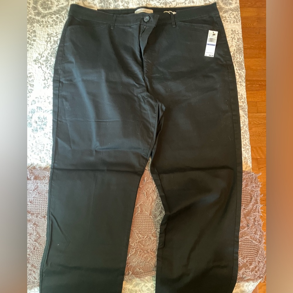 Gloria Vanderbilt straight leg khaki pants size 18 black